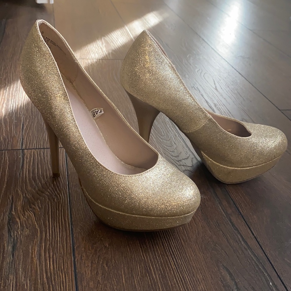 Gold/glittered platform high heels 👠